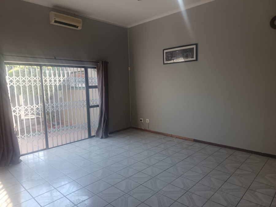 3 Bedroom Property for Sale in Rhodesdene Northern Cape